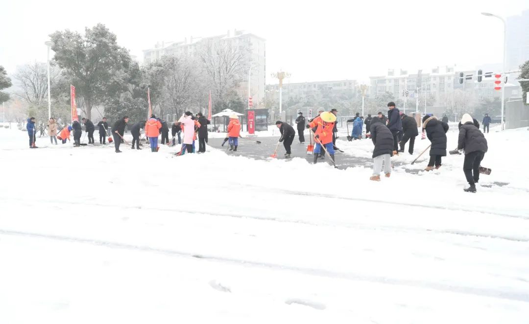 掃雪除冰保安全，平平安安過大年