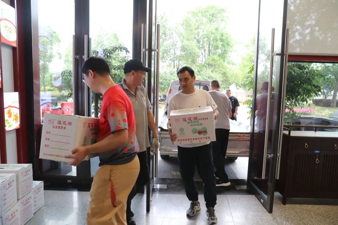 西瓜喜豐收，助農增收“甜” 公司跑好鄉村振興“接力棒”