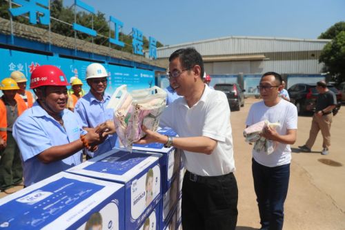公司領導慰問高溫作業人員(圖5)