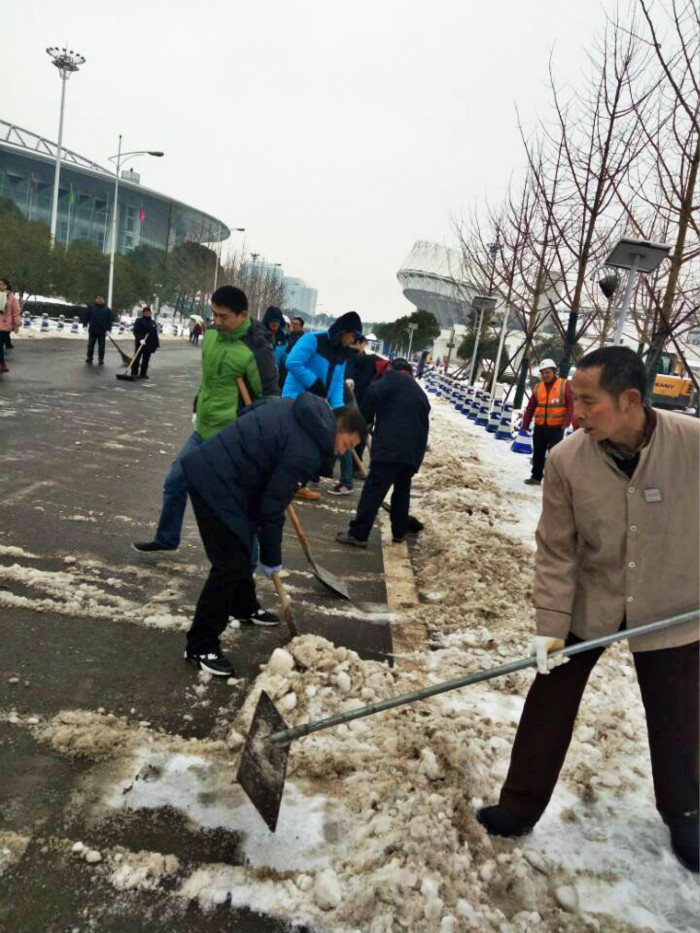 一場雪，體育中心美得不要不要的</br>但最美的風(fēng)景還是他們(圖6)