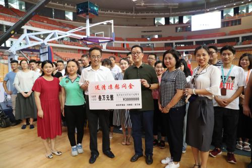 區總工會為武漢體育中心“送清涼”(圖3)