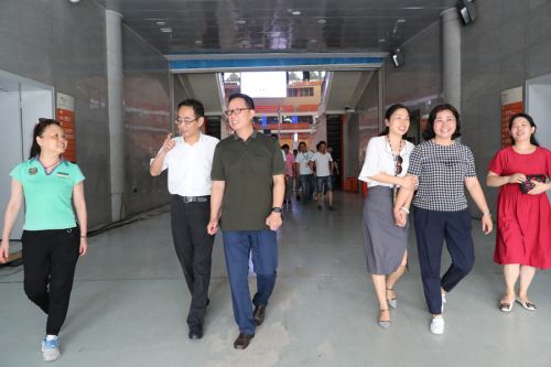 區總工會為武漢體育中心“送清涼”(圖4)