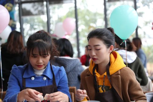 巧手做糕點，甜蜜迎佳節 ▏武漢體育中心舉行“三八”婦女節關愛活動(圖4)