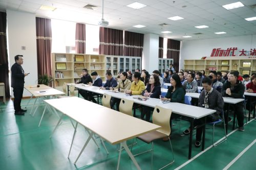 林江鴻在第十九期“新時代大講堂”上授課 拓展新空間 發展新產業 實現新增長(圖1)