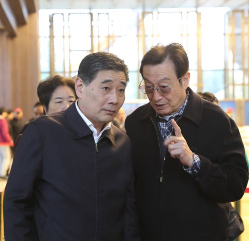 市老領(lǐng)導參觀考察武漢體育中心(圖2)