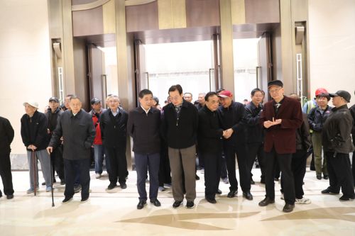 市老領(lǐng)導參觀考察武漢體育中心(圖5)