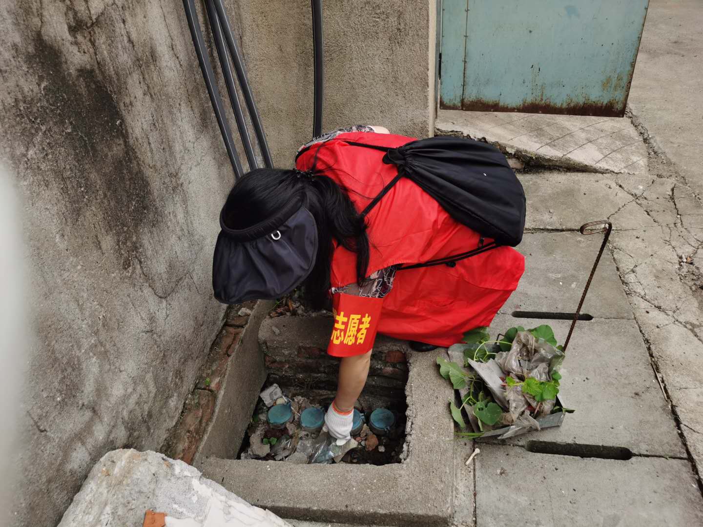 公司黨員進社區 爭做文明創建“合伙人”(圖5)