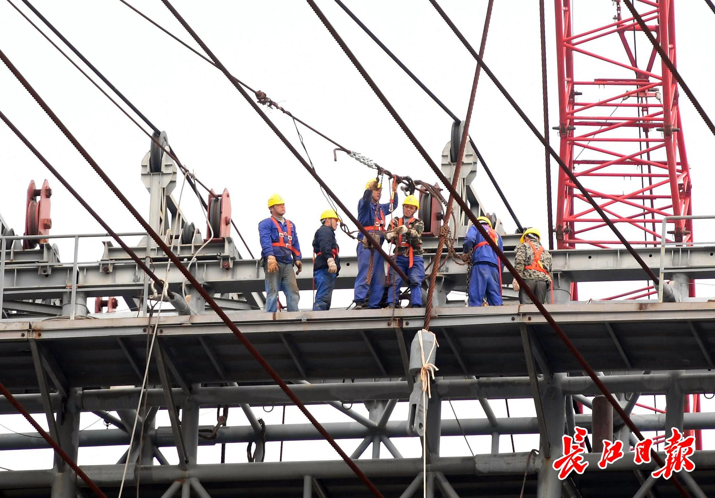 軍運會開幕式“幕后英雄”威亞塔開始拆除，1500噸回收鋼材將建籃球場等